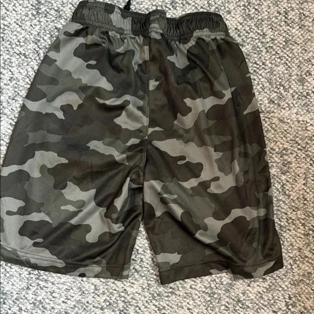 Old Navy Active Boys Camo Shorts L (10-12) Green Camo Boys Size LG Go-Dry